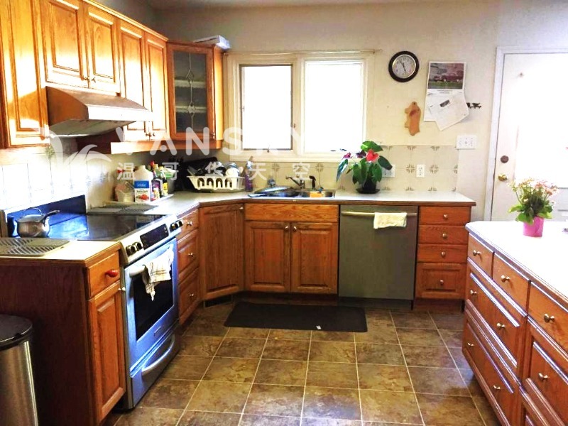 230403110820_Kitchen .jpg